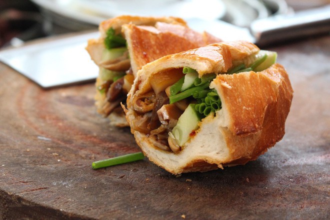 Các loại bánh mì ngon - độc - lạ ở Sài Gòn chỉ mới nghe thôi là muốn thưởng thức ngay - Ảnh 23.