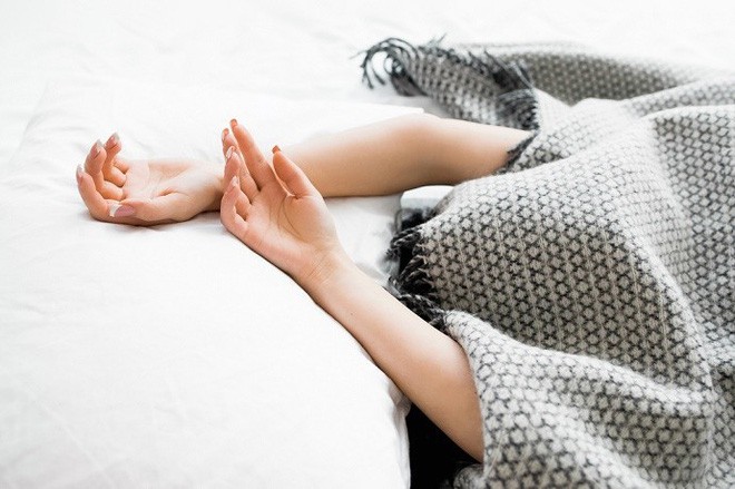Điểm mặt những thói quen ngủ sai lầm trong mùa đông gây hại tới sức khỏe - Ảnh 3.