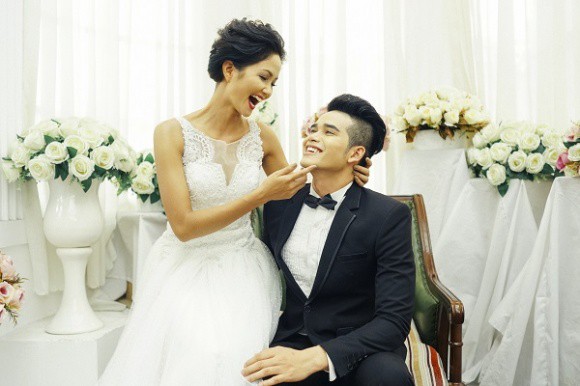 Thực hư thông tin Tân Hoa hậu Hoàn vũ HHen Niê đã kết hôn cùng bạn trai lâu năm - Ảnh 3.