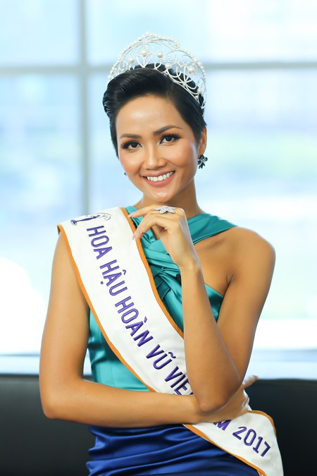 10 năm Việt Nam chỉ tìm được 3 Hoa hậu Hoàn vũ, ai mới là người được lòng công chúng nhất khi vừa đăng quang? - Ảnh 24.