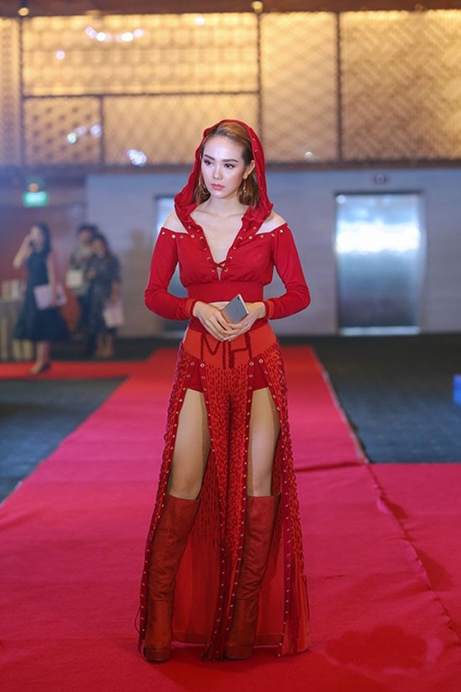 Đại chiến stylist: Chê HHen Niê mặc xấu, cựu stylist của Phạm Hương bị ekip tân Hoa hậu vỗ mặt - Ảnh 24.