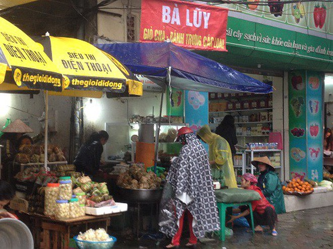 Những địa chỉ mua giò chả, bánh chưng từ thời ông bà ở Hà Nội mà Tết năm nào khách cũng xếp hàng ùn ùn - Ảnh 31.