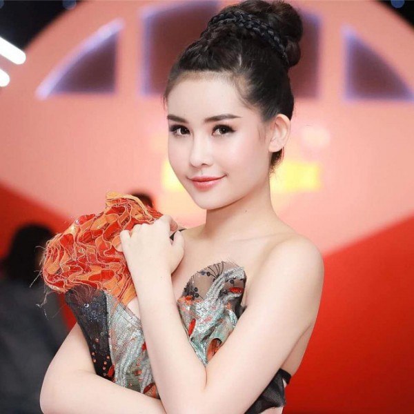Lê Âu Ngân Anh sốc trước cách ăn mừng của cộng đồng mạng khi bị tước vương miện - Ảnh 5. Lê Âu Ngân Anh sốc trước cách ăn mừng của cộng đồng mạng khi bị tước vương miện - Ảnh 5.