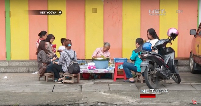Món ăn độc đáo của Indonesia: nhìn qua cứ tưởng xôi của Việt Nam, ai ngờ lại khác hoàn toàn - Ảnh 4.