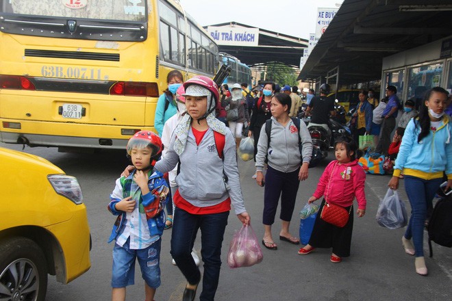 Cửa ngõ thành phố đông nghẹt khi người dân trở về sau kỳ nghỉ lễ Tết Dương lịch - Ảnh 20.