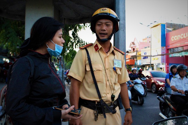 Nhiều người Sài Gòn không biết đi bộ sai luật có thể bị phạt tù đến 15 năm - Ảnh 6.