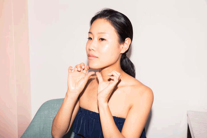 Vừa làm thon mặt lại khiến da hồng hào, đây chính là 3 động tác massage “tuyệt kỹ” của con gái Hàn Quốc - Ảnh 6.