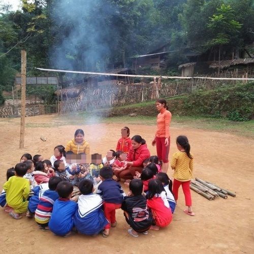 Buốt lòng nhìn cảnh trẻ em vùng cao không đủ quần áo trong cái lạnh tái tê - Ảnh 7. Buốt lòng nhìn cảnh trẻ em vùng cao không đủ quần áo trong cái lạnh tái tê - Ảnh 7.