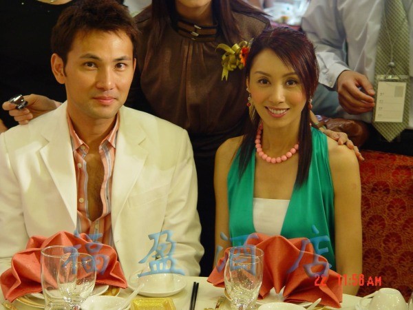 Dù danh tiếng chồng thua xa vợ nhưng cuộc hôn nhân của 3 cặp đôi TVB này khiến ai cũng ngưỡng mộ - Ảnh 6.