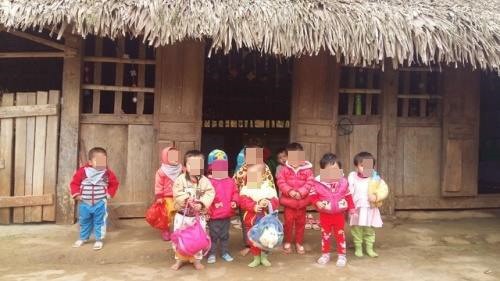 Buốt lòng nhìn cảnh trẻ em vùng cao không đủ quần áo trong cái lạnh tái tê - Ảnh 8. Buốt lòng nhìn cảnh trẻ em vùng cao không đủ quần áo trong cái lạnh tái tê - Ảnh 8.