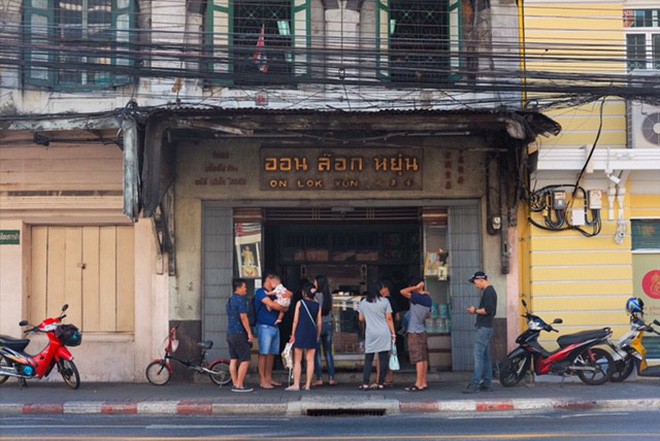 Quán ăn có tuổi đời hơn 80 năm ở Bangkok cực nổi tiếng mà giá chỉ từ 17k - Ảnh 8.