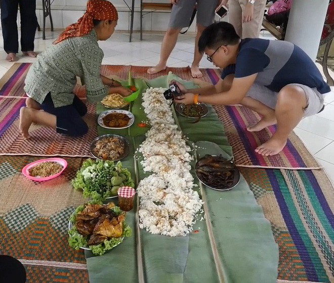 Món ăn độc đáo của Indonesia: nhìn qua cứ tưởng xôi của Việt Nam, ai ngờ lại khác hoàn toàn - Ảnh 8.
