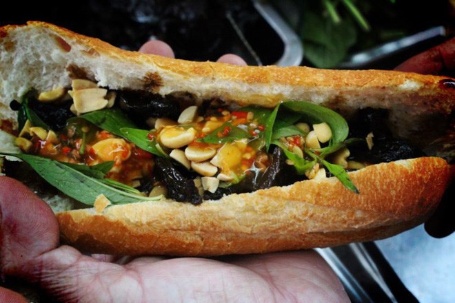 Các loại bánh mì ngon - độc - lạ ở Sài Gòn chỉ mới nghe thôi là muốn thưởng thức ngay - Ảnh 10.