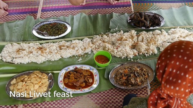 Món ăn độc đáo của Indonesia: nhìn qua cứ tưởng xôi của Việt Nam, ai ngờ lại khác hoàn toàn - Ảnh 9.