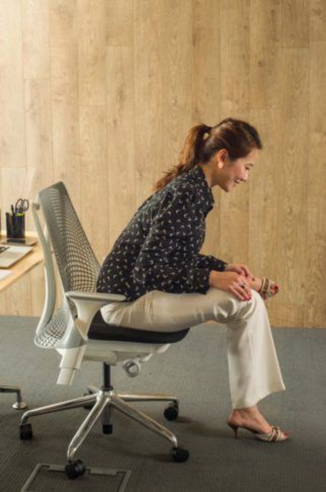 Dân văn phòng ngồi nhiều luôn đối mặt với tình trạng đau lưng khó chịu và đây là cách giải quyết hiệu quả - Ảnh 10.