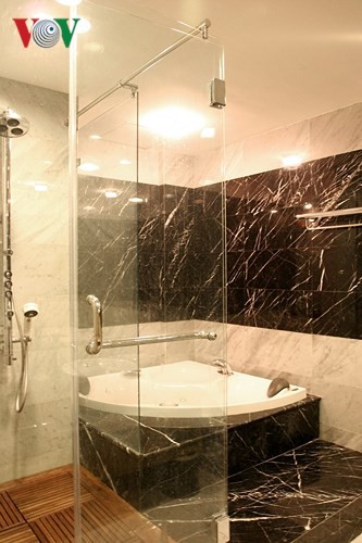 Phòng tắm sang trọng hơn với những mẫu ốp lát đẹp độc lạ - Ảnh 10.