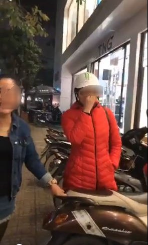 Người phụ nữ bị bắt quả tang tại trận khi ăn trộm điện thoại ở Thái Nguyên - Ảnh 2. Người phụ nữ bị bắt quả tang tại trận khi ăn trộm điện thoại ở Thái Nguyên - Ảnh 2.