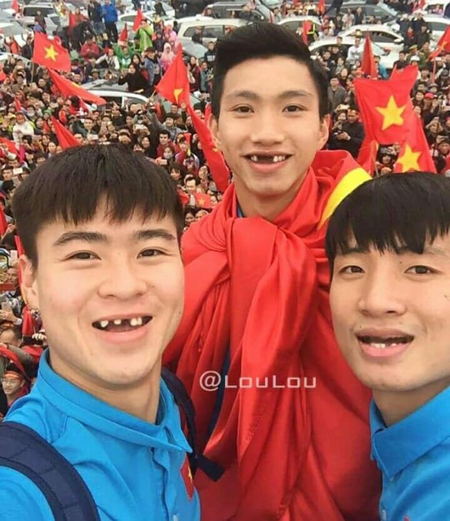 Ảnh chế răng móm của các tuyển thủ Việt Nam khiến người hâm mộ bật cười vì hài hước - Ảnh 8.