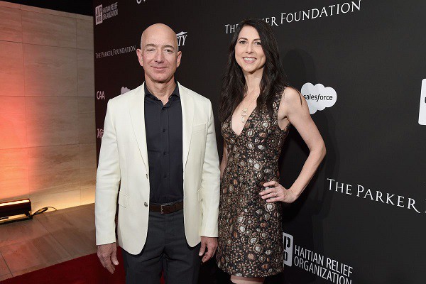 Sự tiên đoán vận mệnh Amazon của tỷ phú Jeff Bezos như một điềm báo về cuộc hôn nhân đổ vỡ - Ảnh 1.