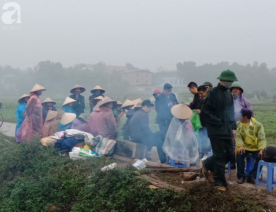 Người dân chặn không cho xe rác vào bãi, khiến rác ngập Hà Nội: Chúng tôi chẳng ai muốn điều này - Ảnh 2.