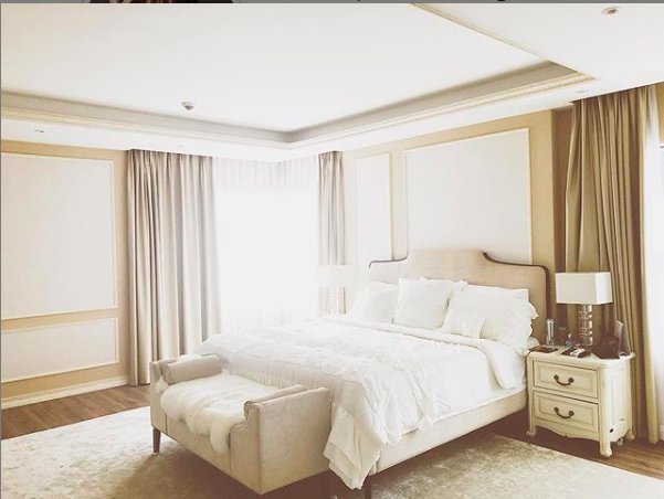 Rộ tin Hoa hậu Phạm Hương đã trở về Việt Nam thông qua chi tiết này và phản ứng của fan - Ảnh 1. Rộ tin Hoa hậu Phạm Hương đã trở về Việt Nam thông qua chi tiết này và phản ứng của fan - Ảnh 1.