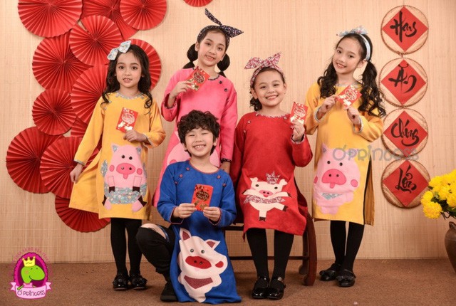Độc đ&aacute;o &aacute;o d&agrave;i con Ỉn cho b&eacute; diện tết con Ỉn 2019 - Ảnh 2.