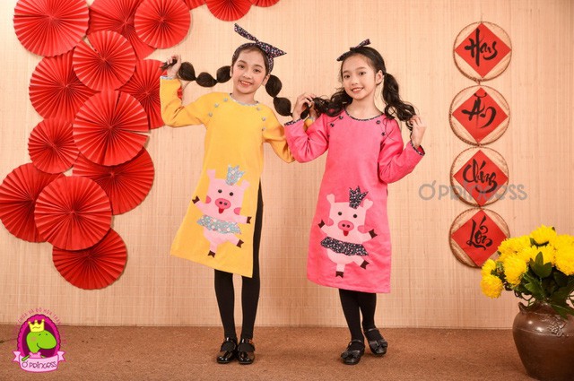 Độc đ&aacute;o &aacute;o d&agrave;i con Ỉn cho b&eacute; diện tết con Ỉn 2019 - Ảnh 7.