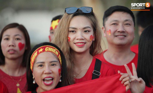 Việt Nam 2-0 Yemen: Thầy trò Park Hang-seo thấp thỏm chờ vé đi tiếp - Ảnh 33. Việt Nam 2-0 Yemen: Thầy trò Park Hang-seo thấp thỏm chờ vé đi tiếp - Ảnh 33.