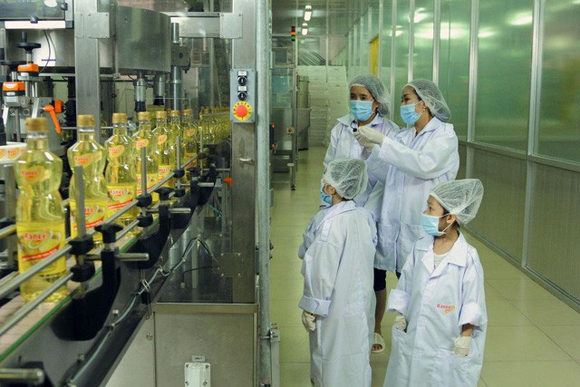 Ốc Thanh Vân ấn tượng với dây chuyền sản xuất hiện đại với dầu ăn từ cá - Ảnh 5.