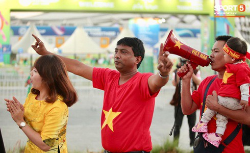 Việt Nam 2-0 Yemen: Thầy trò Park Hang-seo thấp thỏm chờ vé đi tiếp - Ảnh 36. Việt Nam 2-0 Yemen: Thầy trò Park Hang-seo thấp thỏm chờ vé đi tiếp - Ảnh 36.