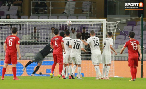 Việt Nam 2-0 Yemen: Thầy trò Park Hang-seo thấp thỏm chờ vé đi tiếp - Ảnh 66.