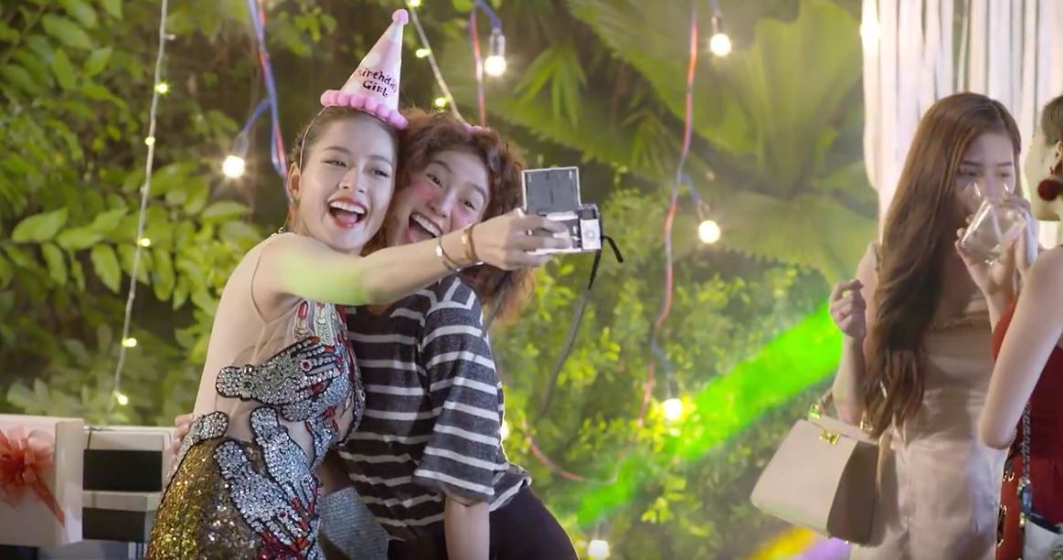 Mối t&igrave;nh đầu của t&ocirc;i: Nh&acirc;n vật của Ninh Dương Lan Ngọc v&agrave; Chi Pu kh&ocirc;ng d&ugrave;ng facebook ở năm 2019??? - Ảnh 1.