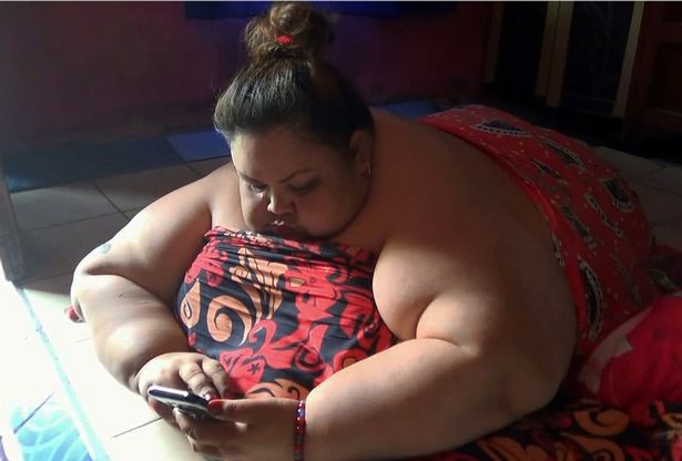 Lời khẩn cầu đau đớn của người phụ nữ béo nhất Indonesia, 6 năm không bước ra khỏi nhà, phải nằm sấp để ngủ - Ảnh 6.