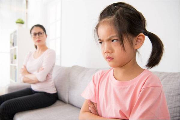 Những hành vi ứng xử bất thường của trẻ mà cha mẹ cần cảnh giác và uốn nắn ngay - Ảnh 4.