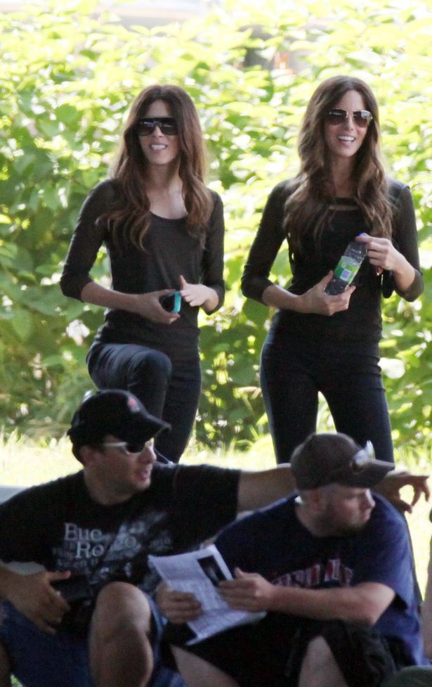 Loạt sao thế giới bị c&aacute;c diễn vi&ecirc;n đ&oacute;ng thế lấn &aacute;t nhan sắc: Sốc nhất l&agrave; trường hợp của Tiểu Long Nữ! - Ảnh 10.