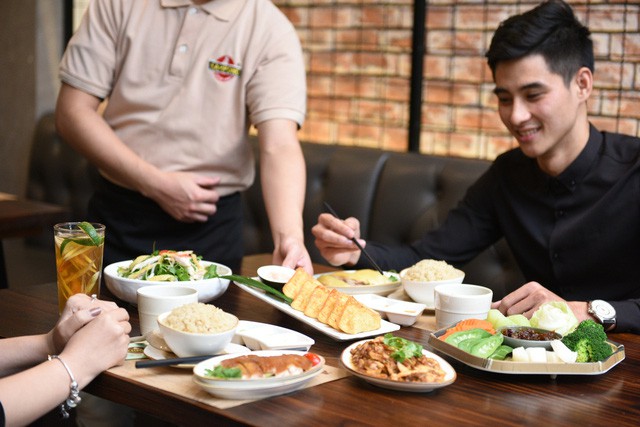 Cơm gà Kampong Chicken House khuyến mãi nhân dịp khai trương cơ sở mới - Ảnh 4.