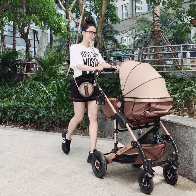 Đẳng cấp như mẹ bỉm sữa showbiz Việt: Đẩy xe nôi cũng phải thật thần thái, Diệp Lâm Anh - Hà Anh lại vô tình thành đối thủ - Ảnh 1. Đẳng cấp như mẹ bỉm sữa showbiz Việt: Đẩy xe nôi cũng phải thật thần thái, Diệp Lâm Anh - Hà Anh lại vô tình thành đối thủ - Ảnh 1.