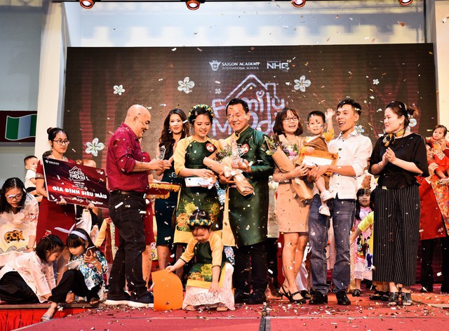&Aacute; hậu Thanh Ho&agrave;i rạng rỡ trong vai tr&ograve; BGK - Ảnh 3.