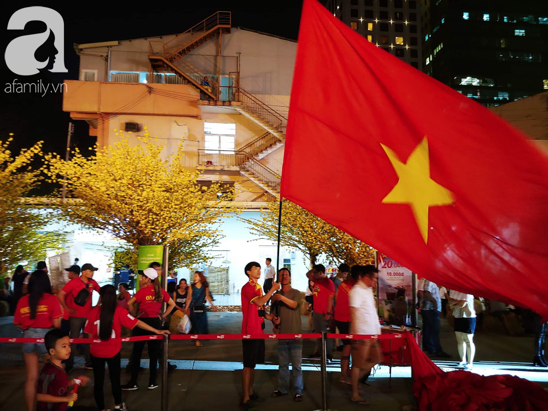 Tứ kết Việt Nam - Nhật Bản: CĐV tiếc nuối khi tuyển Việt Nam phải rời Asian Cup 2019 - Ảnh 27.