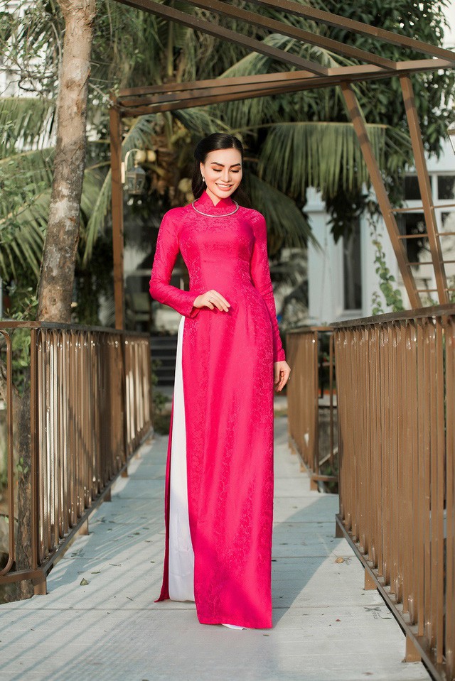 “Nữ hoàng áo dài” Trần Huyền Nhung đẹp xuất sắc trong một sáng tạo của NTK Nguyễn Tuấn - Ảnh 7.