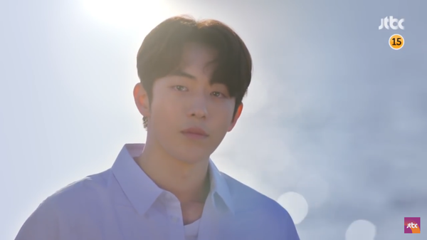 Lộ diện hình tượng bụi bặm nhưng vẫn đẹp trai ngời ngời của mỹ nam Nam Joo Hyuk - Ảnh 3.