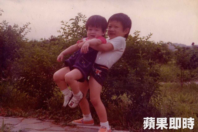 Ảnh sao bên người thân gây tẩu hỏa nhập ma: Bố con mà như cặp đôi, vợ chồng lại bị nhầm thành chú cháu - Ảnh 17. Ảnh sao bên người thân gây tẩu hỏa nhập ma: Bố con mà như cặp đôi, vợ chồng lại bị nhầm thành chú cháu - Ảnh 17.