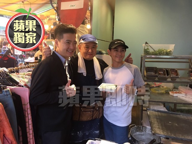 Ảnh sao bên người thân gây tẩu hỏa nhập ma: Bố con mà như cặp đôi, vợ chồng lại bị nhầm thành chú cháu - Ảnh 20. Ảnh sao bên người thân gây tẩu hỏa nhập ma: Bố con mà như cặp đôi, vợ chồng lại bị nhầm thành chú cháu - Ảnh 20.