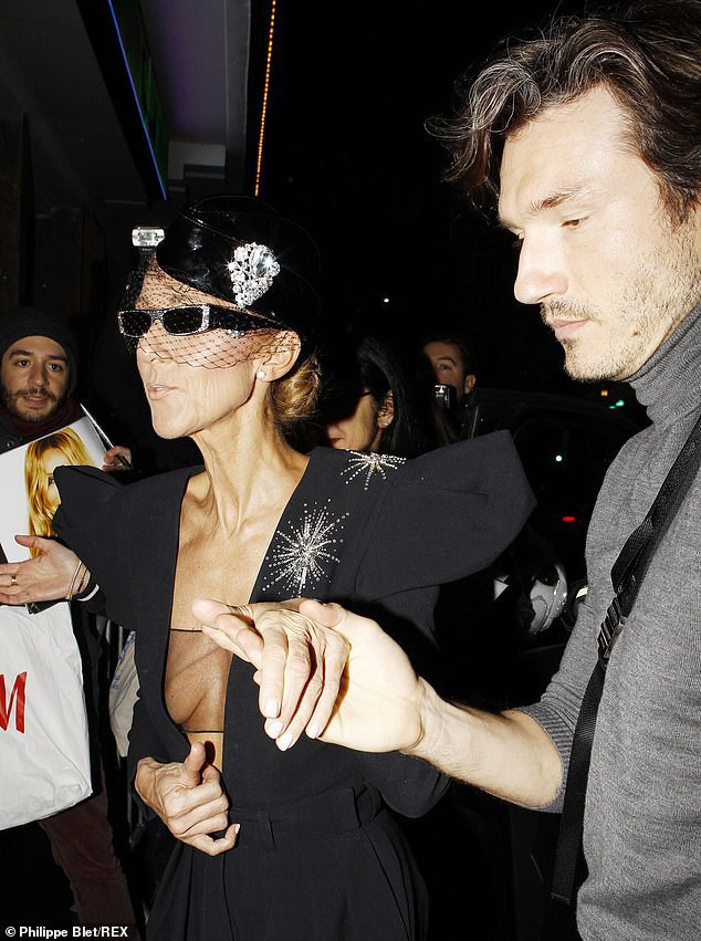 Xót xa hình ảnh Celine Dion gầy trơ xương: Thân hình xập xệ, già nua khó tin bên trai trẻ - Ảnh 3.