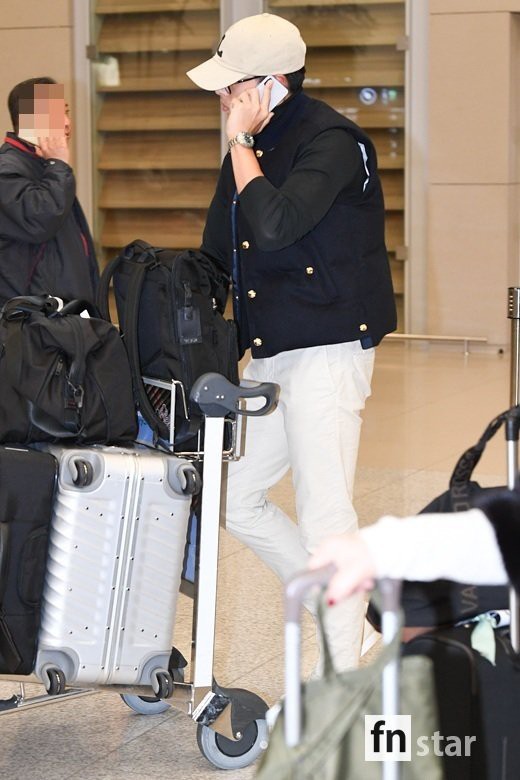 Hyun Bin đã về Hàn, Son Ye Jin còn ở lại Mỹ du lịch mà vẫn bị soi đeo đồ đôi sang chảnh? - Ảnh 3.