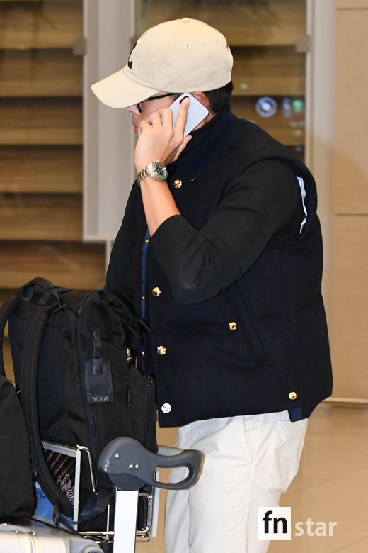 Hyun Bin đã về Hàn, Son Ye Jin còn ở lại Mỹ du lịch mà vẫn bị soi đeo đồ đôi sang chảnh? - Ảnh 4.