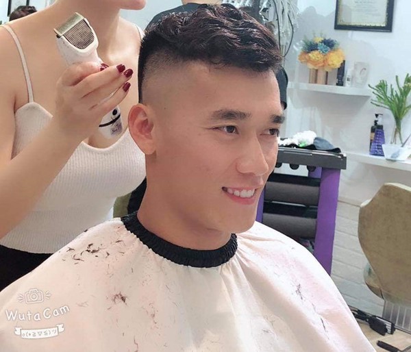 Loạt cầu thủ đội tuyển Việt Nam khoe tóc mới đón Tết, bất ngờ nhất là kiểu đầu của Quang Hải, Đức Chinh - Ảnh 5.