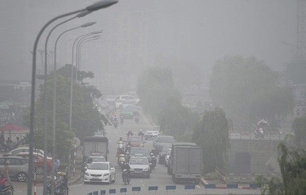 Chuyên gia cảnh báo ô nhiễm không khí ảnh hưởng xấu tới những người mắc bệnh mạn tính - Ảnh 2.