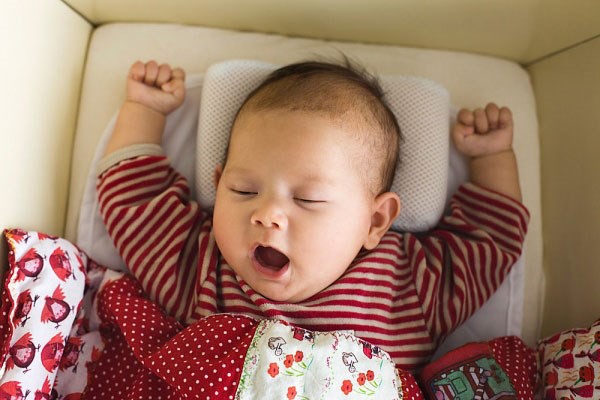 Giấc ngủ ngắn của bé trong ngày là điều cần thiết nhưng các mẹ hãy đặc biệt lưu ý đến 9 điều này - Ảnh 2.