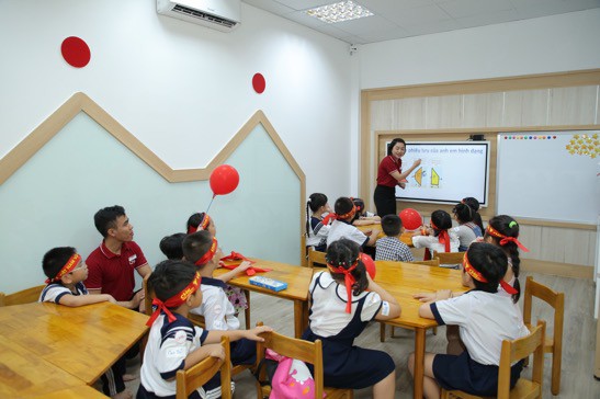 Trẻ em S&agrave;i G&ograve;n được học phương ph&aacute;p Socratic tại CMS Edu - Ảnh 1.
